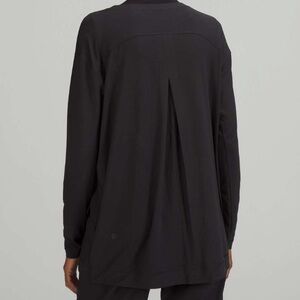 Lululemon black long sleeve shirt